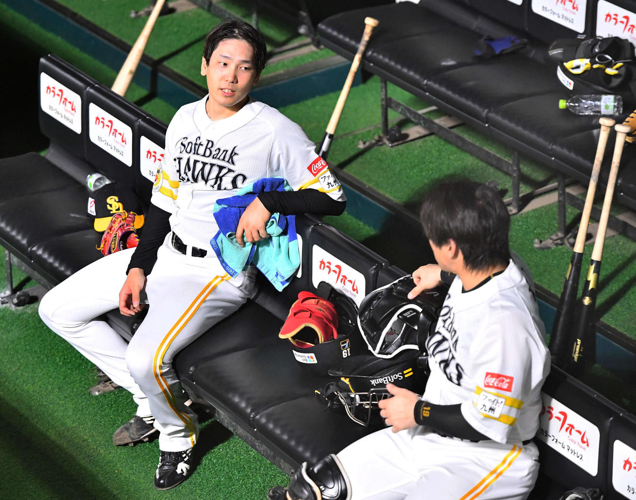 ライブBPを終えて甲斐（右）と話す石川（撮影・岩下翔太）