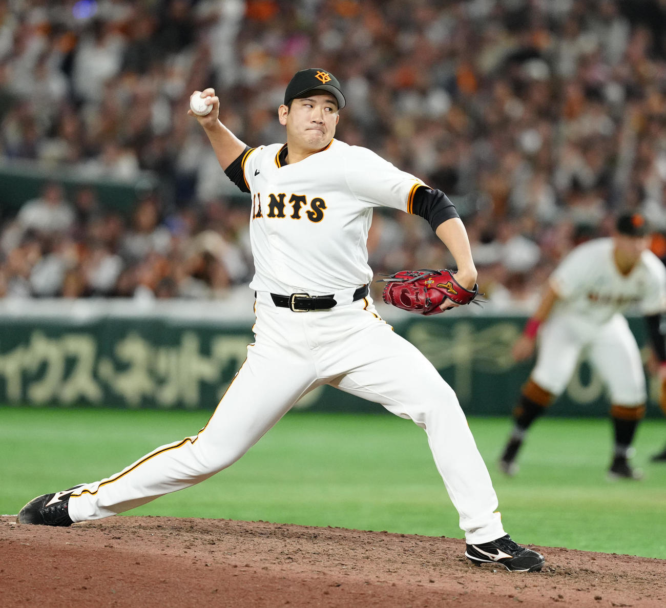 巨人対DeNA　巨人6番手の菅野（撮影・江口和貴）