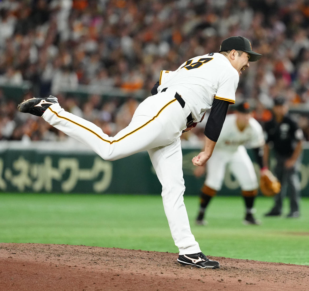 巨人対DeNA　巨人6番手の菅野（撮影・江口和貴）