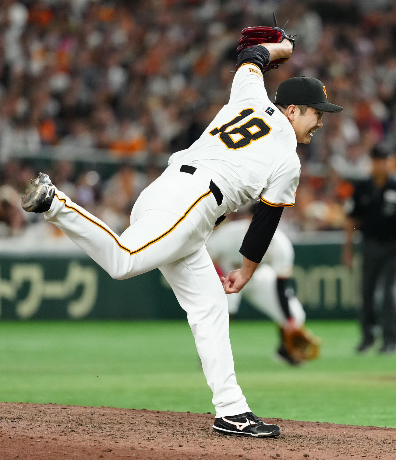 巨人対DeNA　巨人6番手の菅野（撮影・江口和貴）