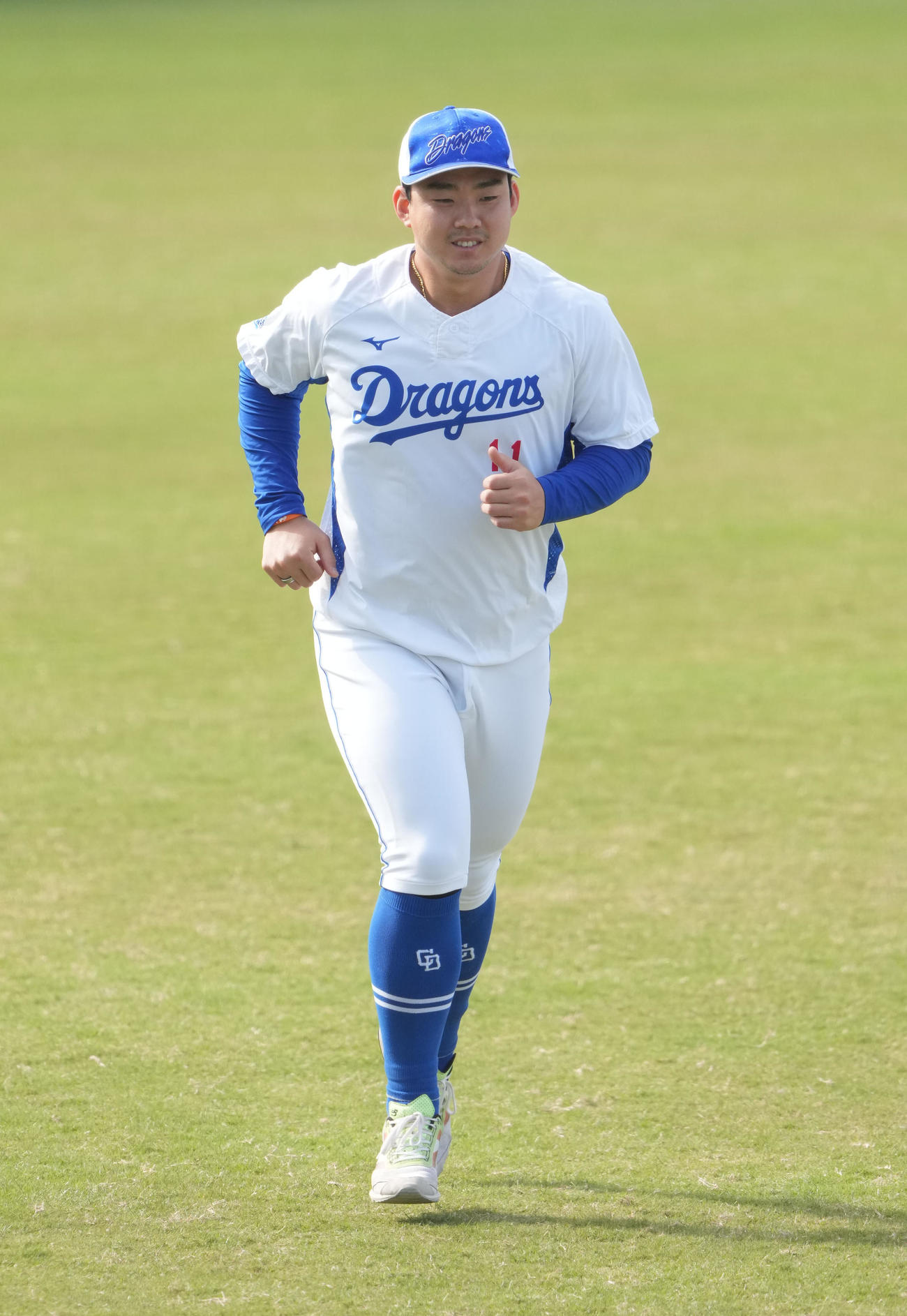 ランニングをする小笠原（撮影・森本幸一）