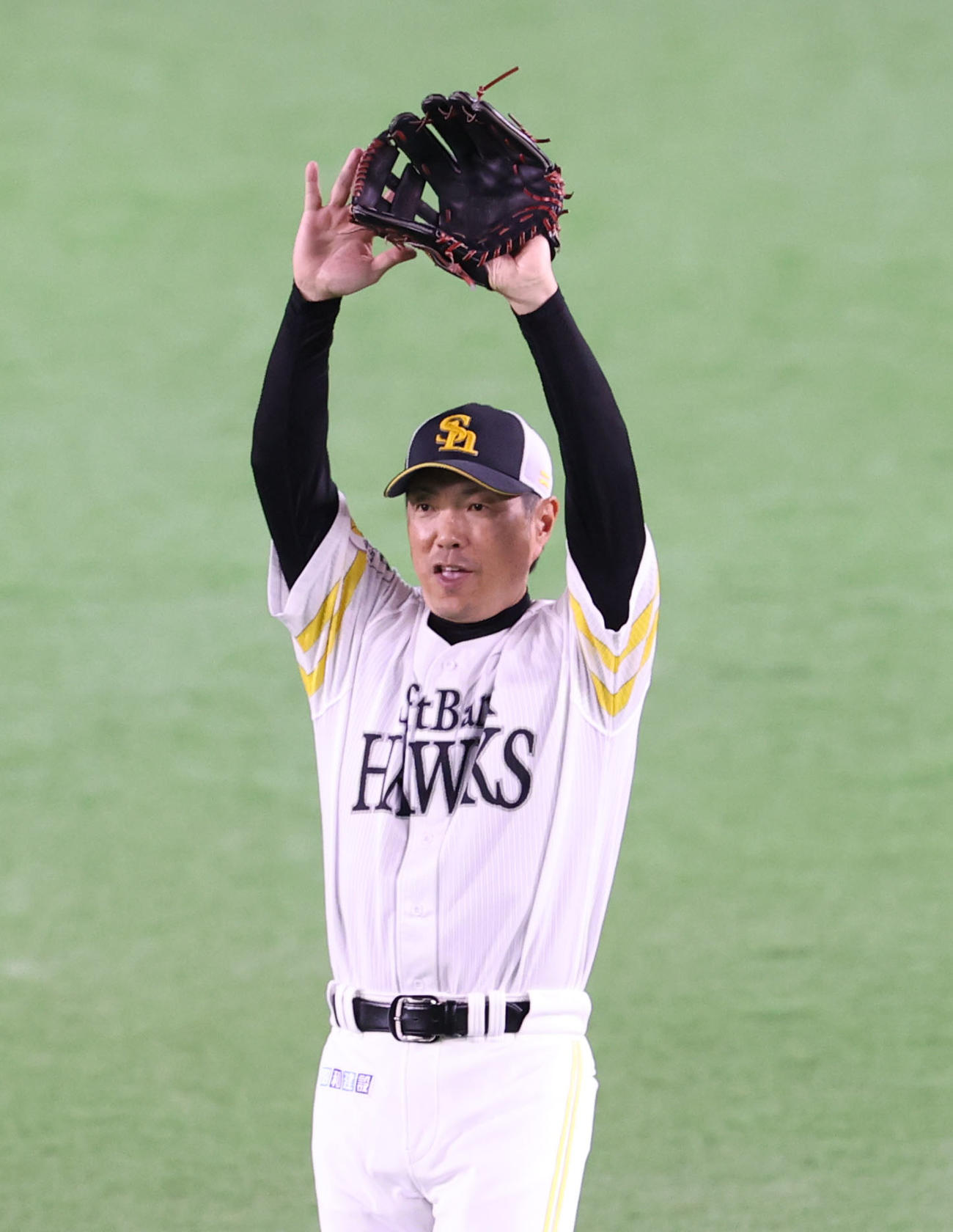ライブPBで守備に入り、はつらつと動く小久保監督（撮影・梅根麻紀）