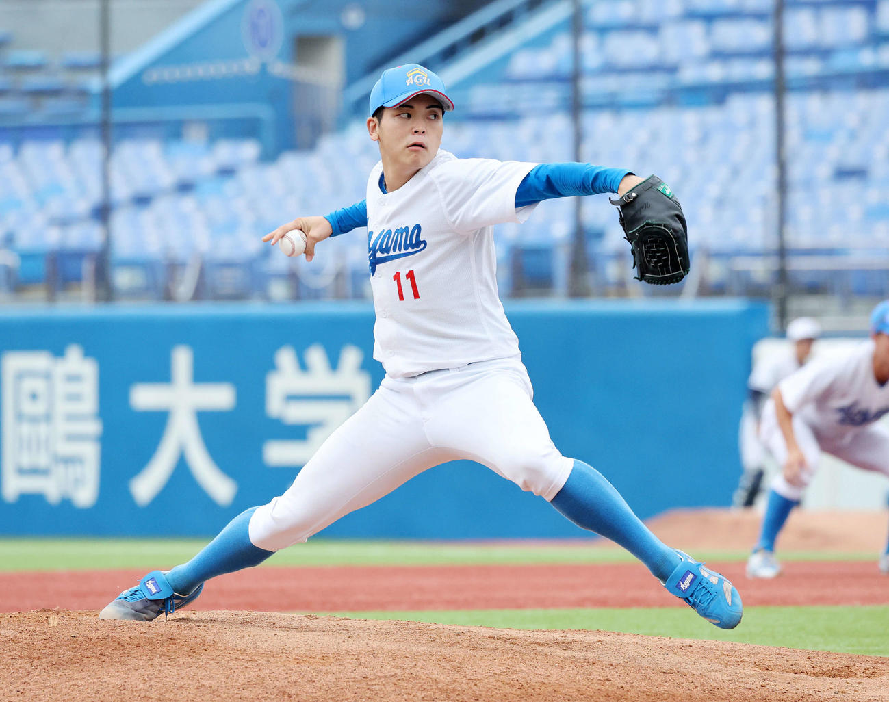 青学大対中大　力投する青学大先発の中西（撮影・鈴木正人）