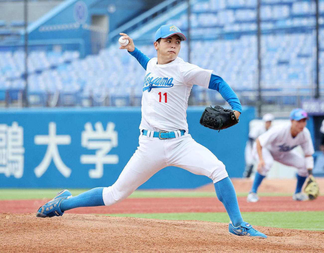 青学大対中大　力投する青学大先発の中西（撮影・鈴木正人）