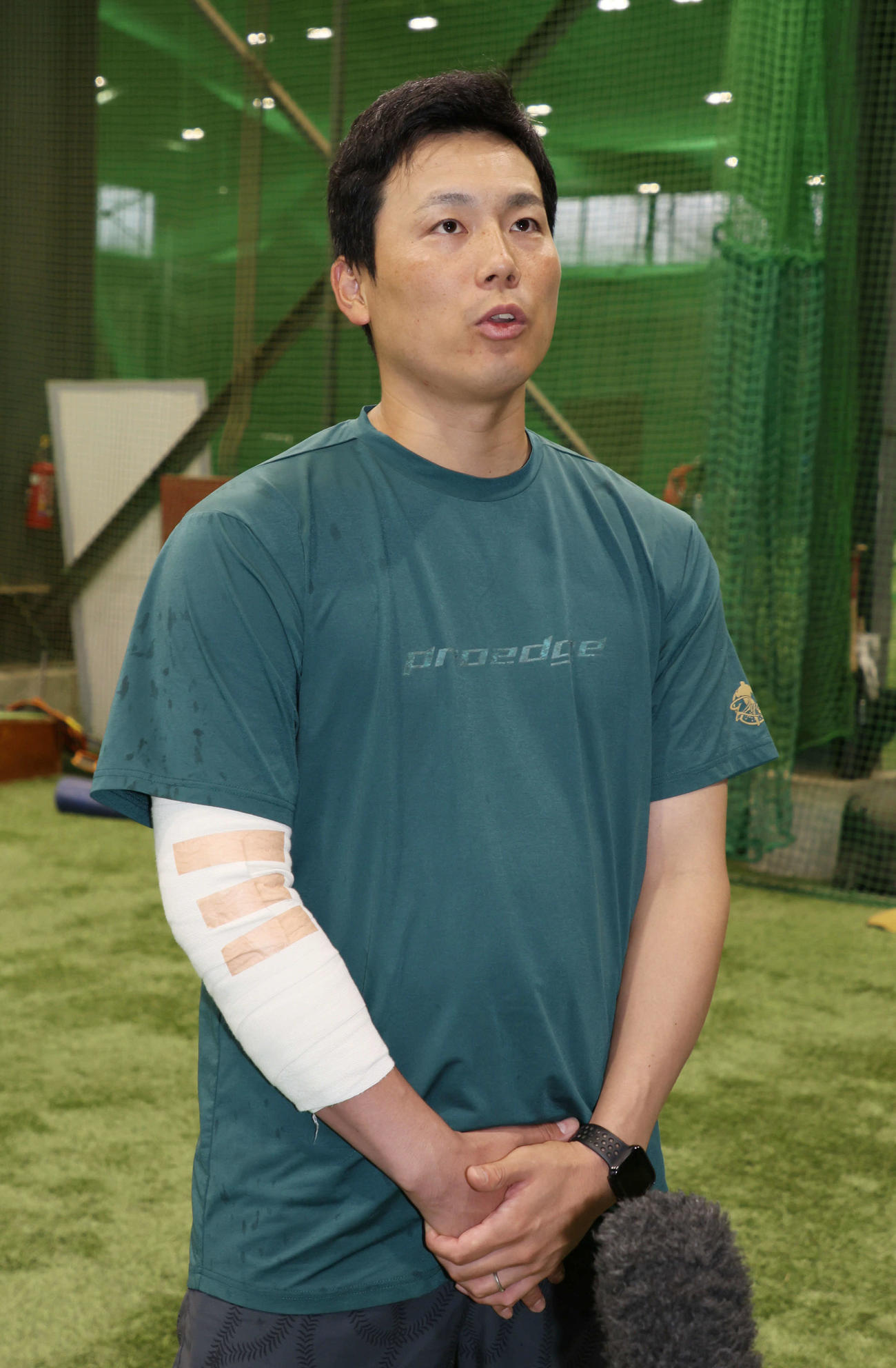 右肘の手術後、リハビリを始めた広島栗林（撮影・加藤孝規）