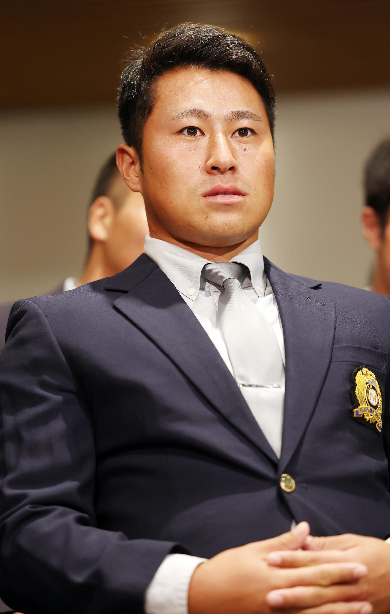 ドラフト会議の開始を待つ大商大・渡部（撮影・前田充）