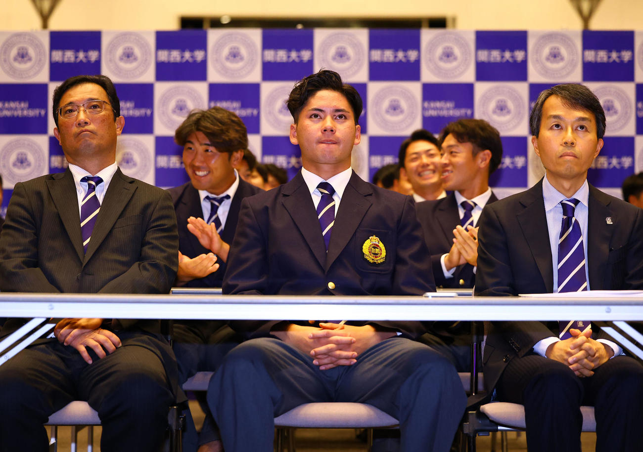 4球団から1位指名を受けた関大・金丸（撮影・藤尾明華）