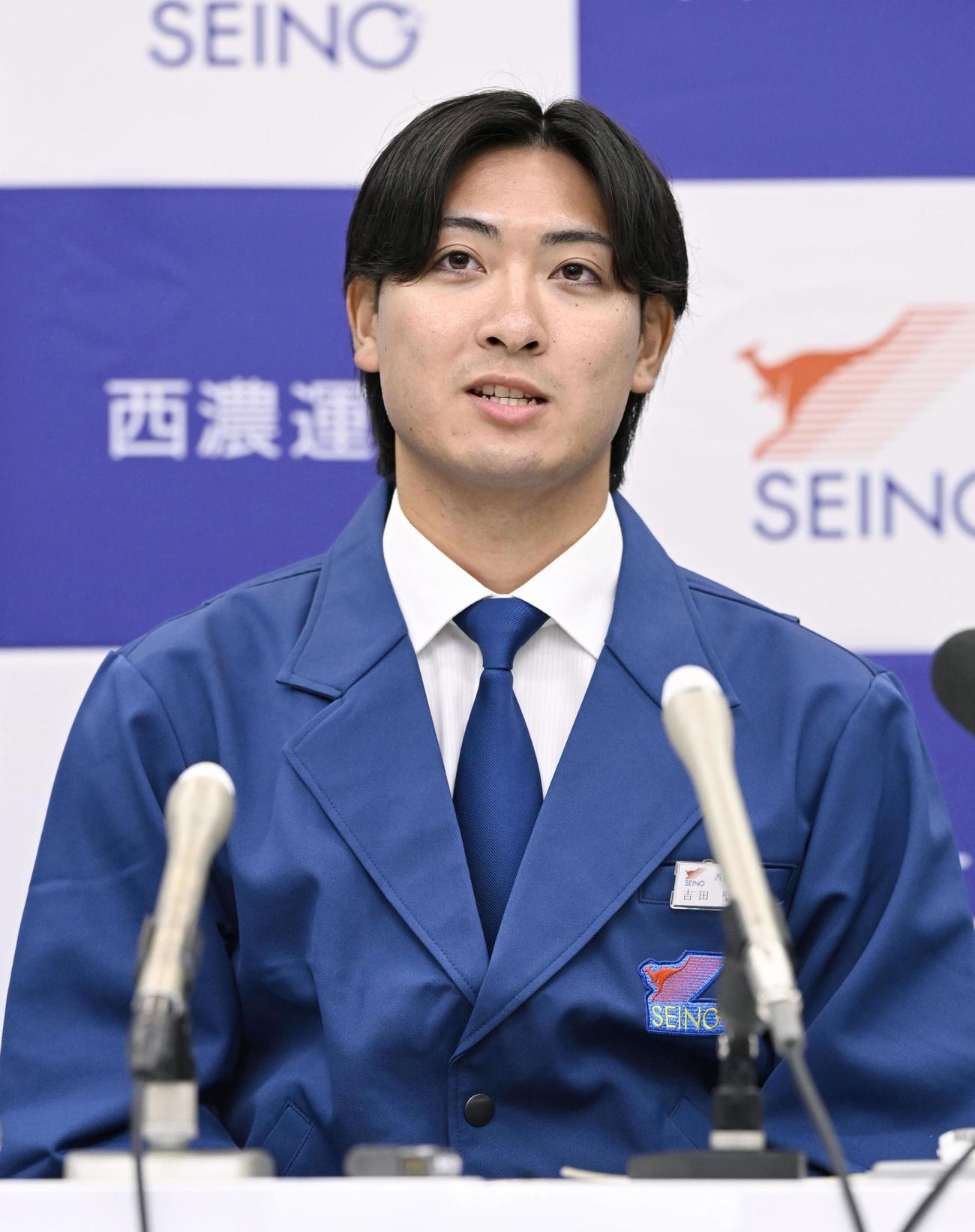中日から2位指名を受け、記者会見する西濃運輸の吉田聖弥（共同）