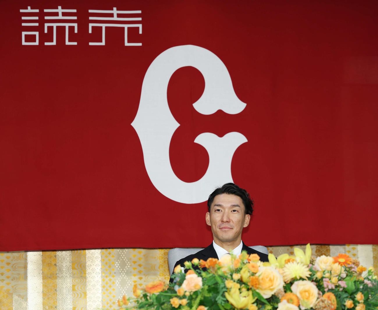 引退会見で晴れやかな表情を見せる巨人梶谷（撮影・宮地輝）