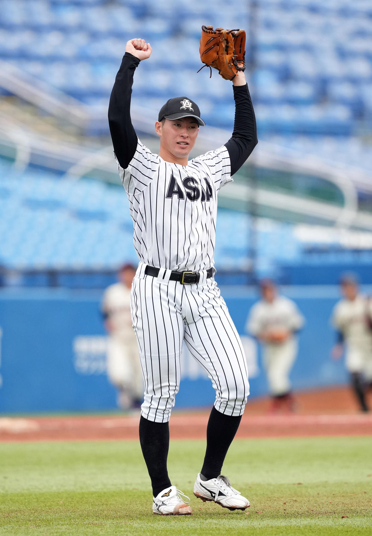 日大対亜大　日大に勝利し笑顔を見せる亜大・北島（撮影・たえ見朱実）