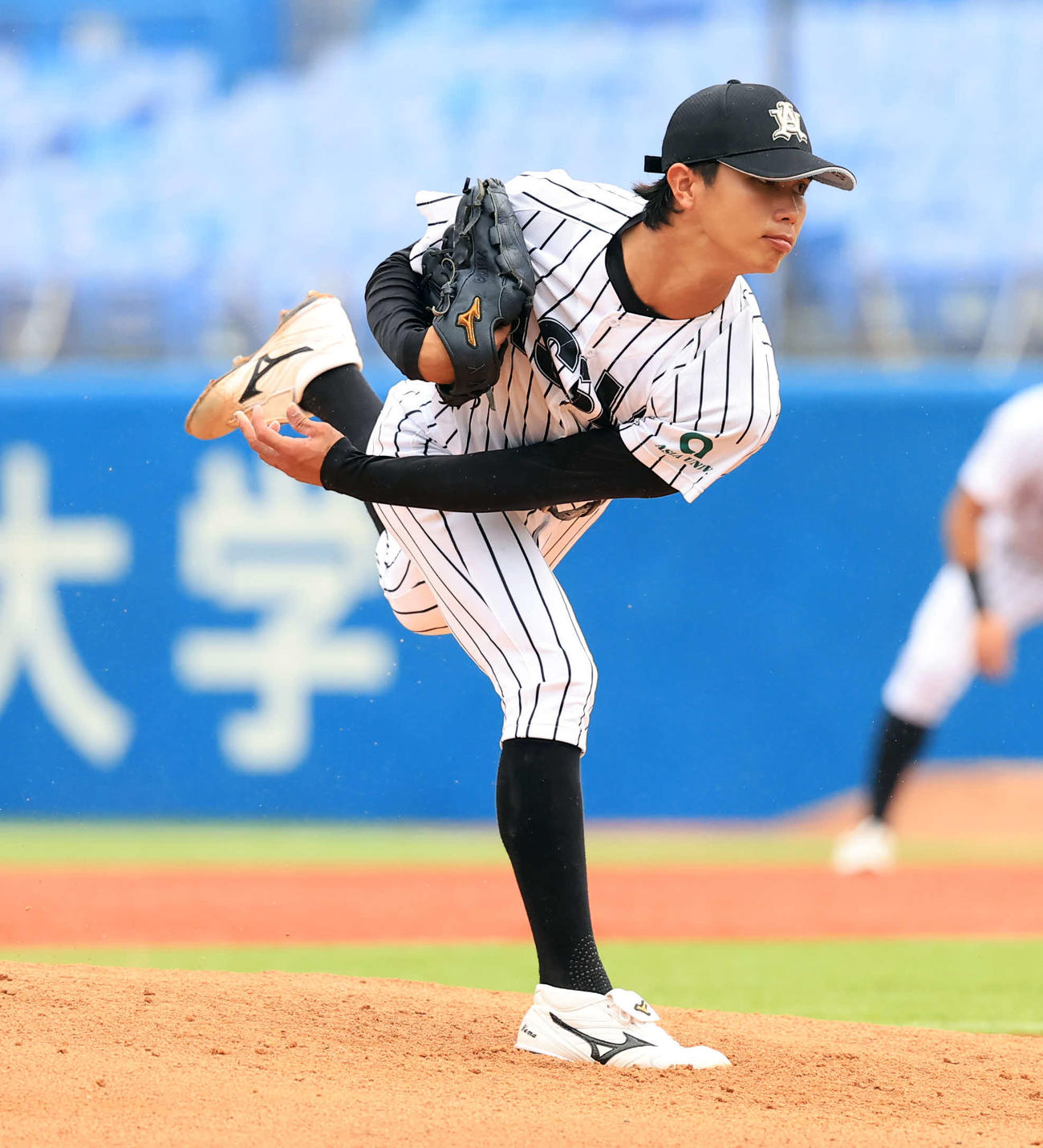 日大対亜大　亜大先発の山城（撮影・浅見桂子）