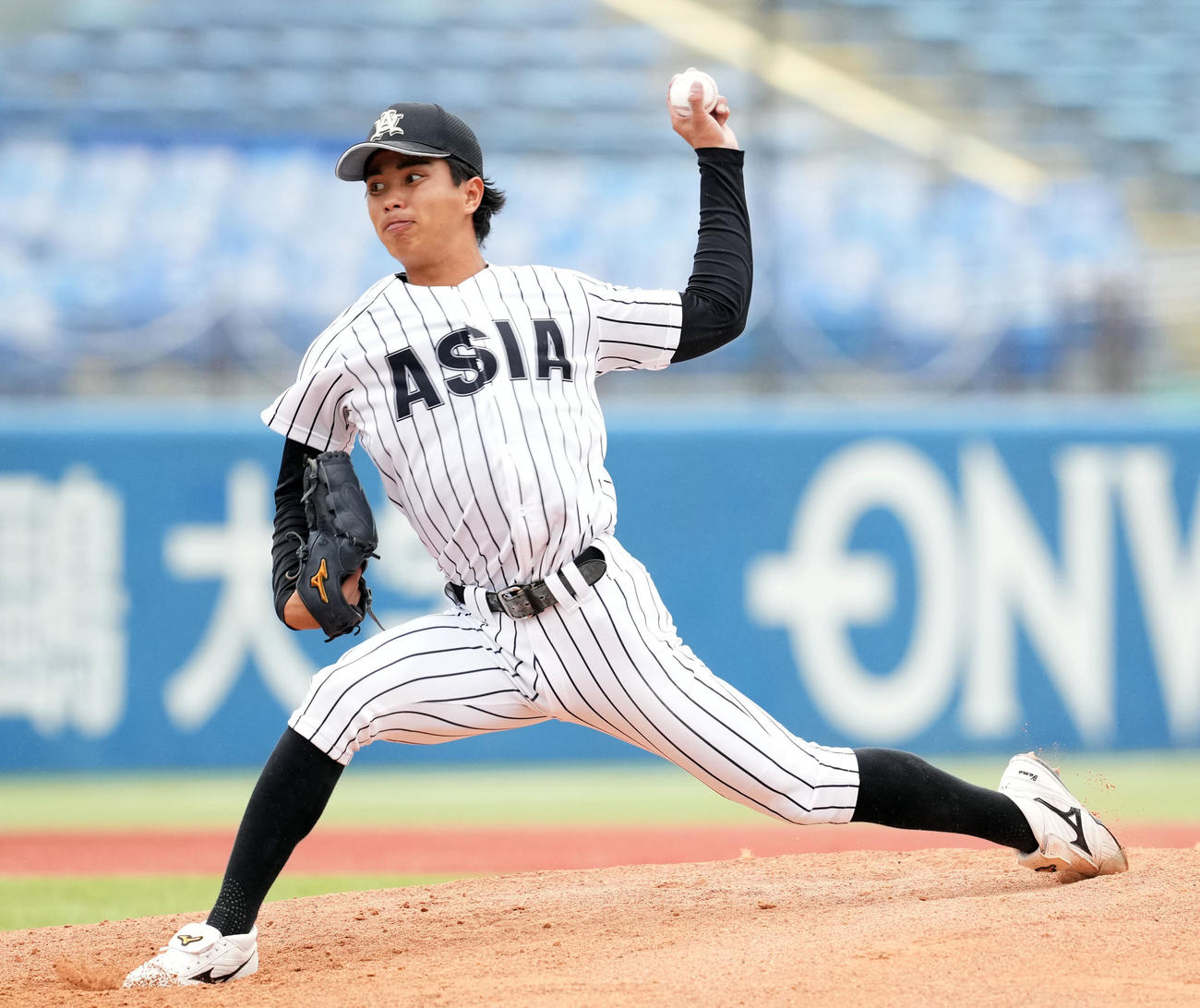 日大対亜大　亜大の先発山城（撮影・たえ見朱実）