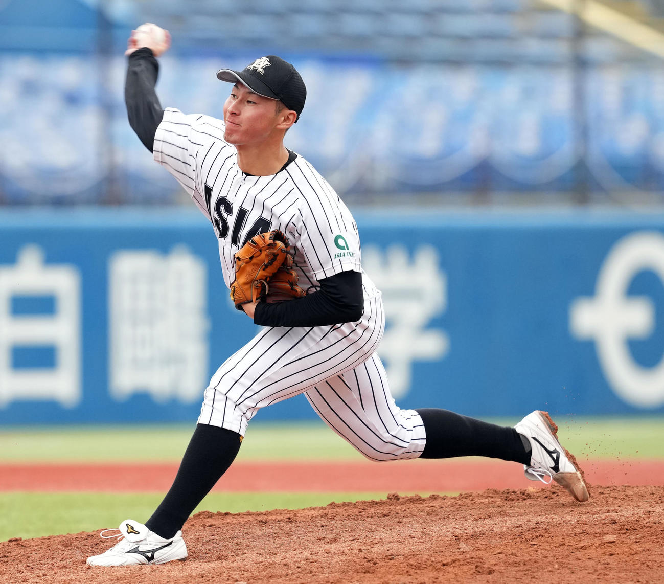 日大対亜大　9回からマウンドに上がった亜大・北島（撮影・たえ見朱実）