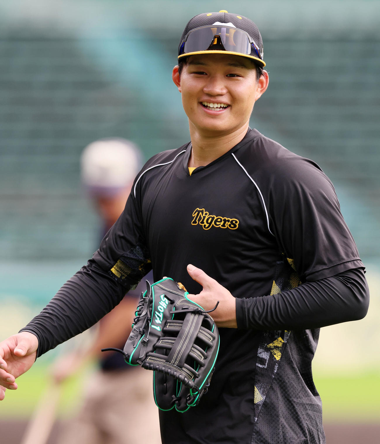 練習中、笑顔を見せる森下（撮影・加藤哉）