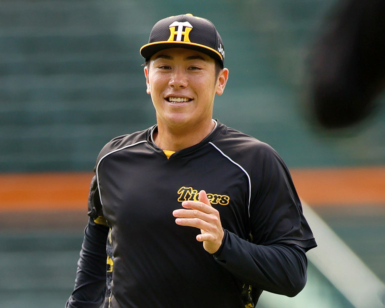 甲子園球場でトレーニングに励む阪神豊田（撮影・上山淳一）