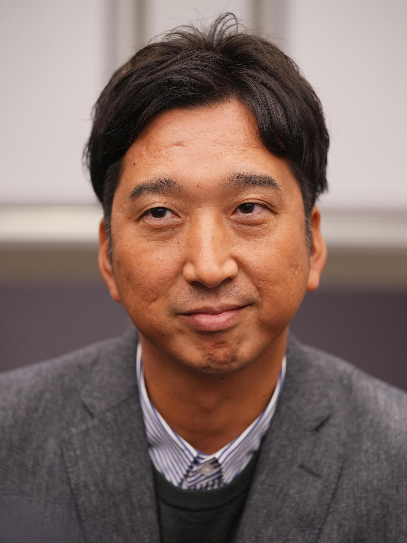 スカウト会議を終え、囲み取材で笑みを見せる阪神藤川監督（撮影・垰建太）