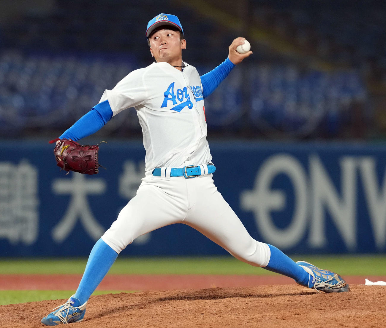 中大対青学大　7回からマウンドに上がった青学大・渡辺（撮影・たえ見朱実）