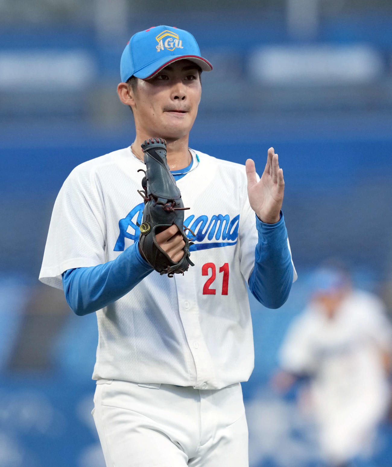 中大対青学大　2回表、ランナーを背負いながら無失点に抑えた青学大の先発児玉（撮影・たえ見朱実）