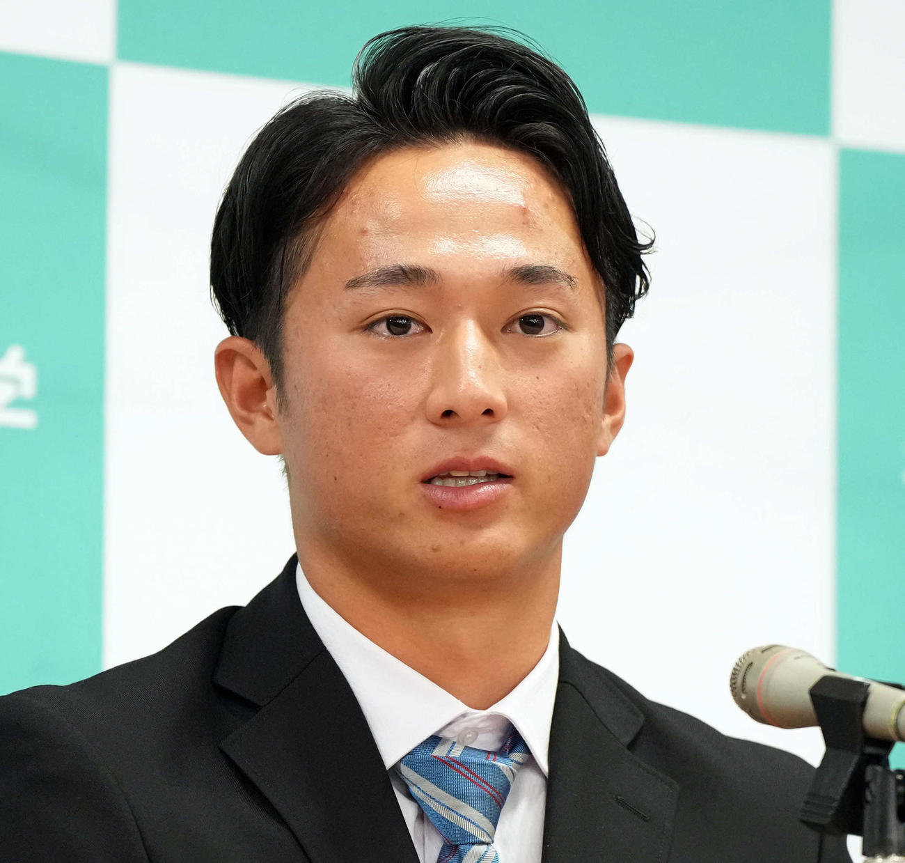 会見で心境を語る青学大・佐々木（撮影・たえ見朱実）