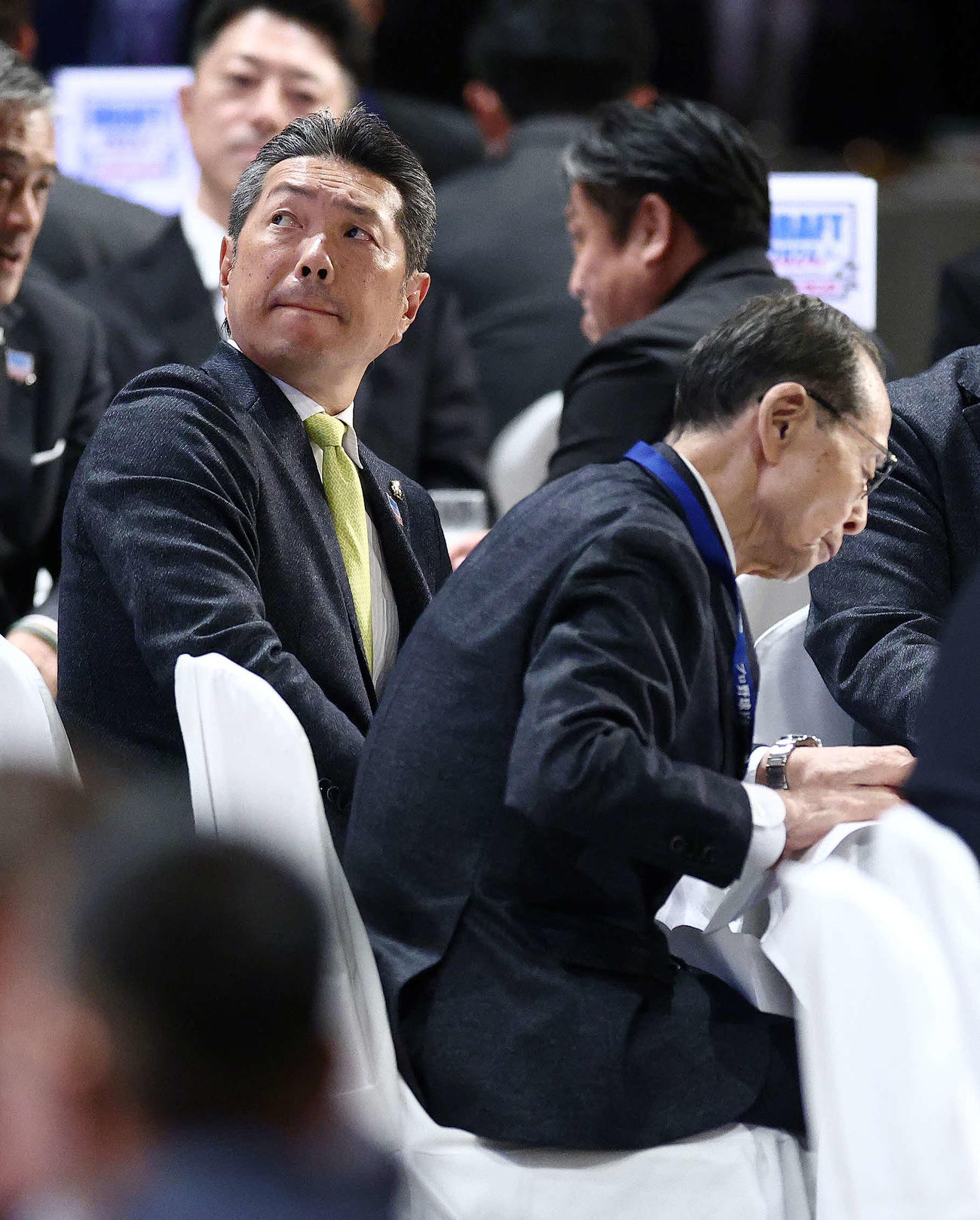 プロ野球ドラフト会議に臨むソフトバンク小久保監督（左）と王球団会長（撮影・河田真司）