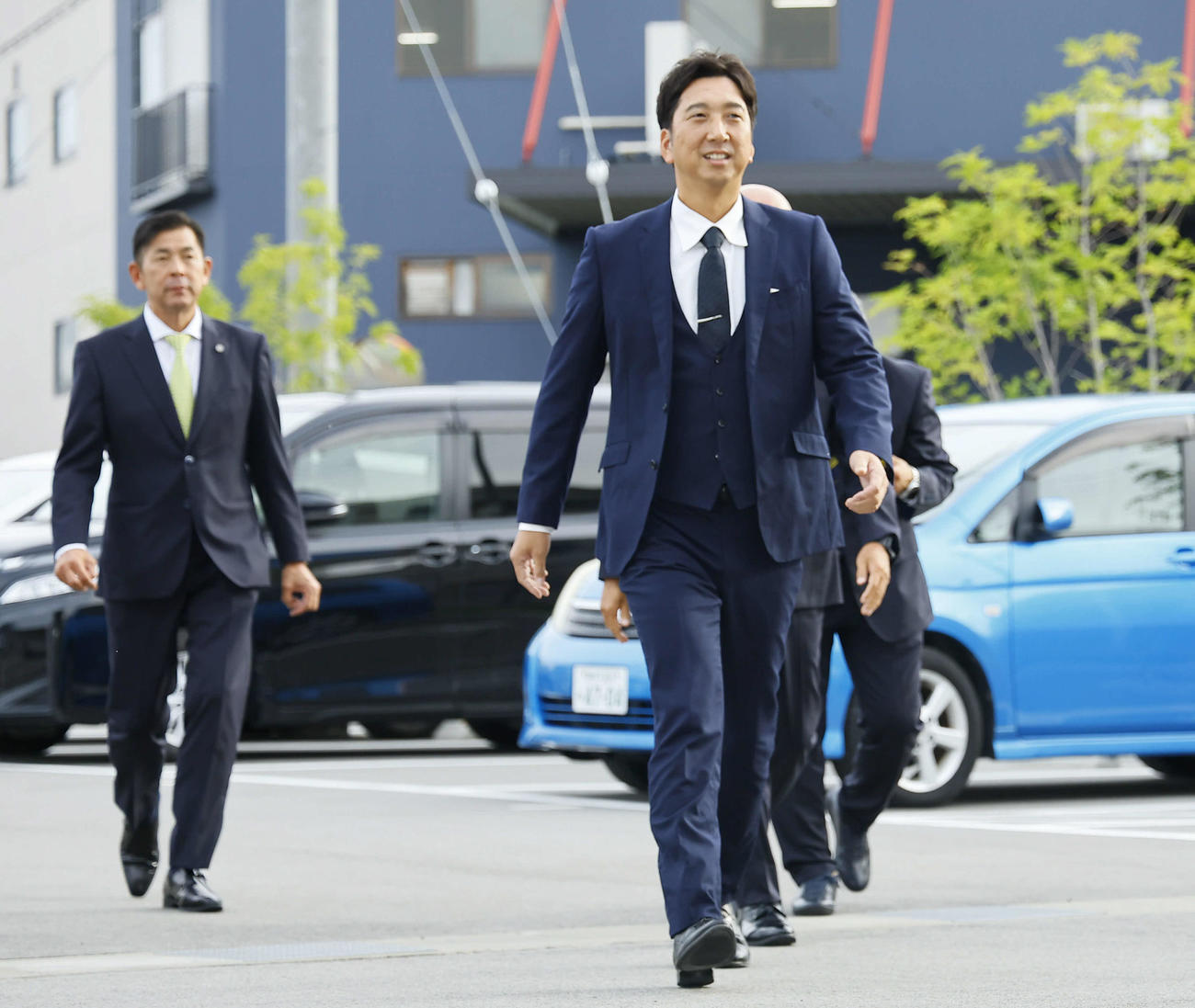 阪神ドラフト1位のNTT西日本・伊原に指名あいさつに訪れた藤川監督ら（撮影・藤尾明華）