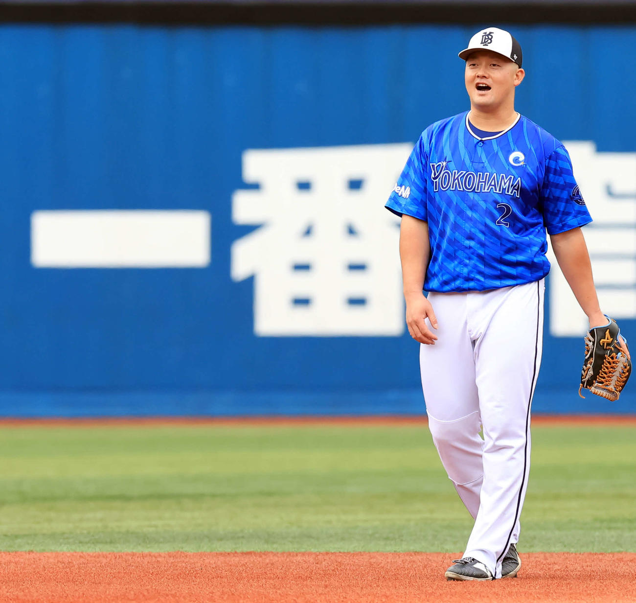 日本シリーズ前日練習で、一番を背に声を出すDeNA牧（撮影・浅見桂子）