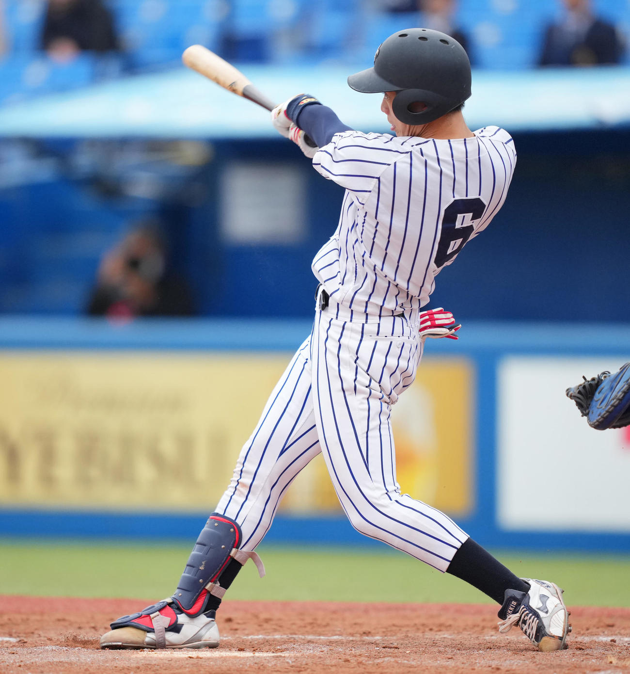 東大対立大　9回裏立大2死一塁、サヨナラ2点本塁打を放つ柴田（撮影・垰建太）
