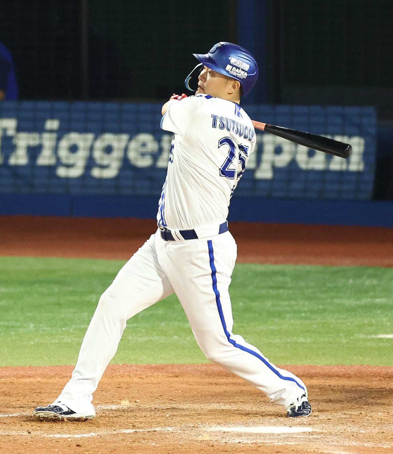 DeNA対ソフトバンク　9回裏DeNA2死一塁、右前打を放つ筒香（撮影・河田真司）