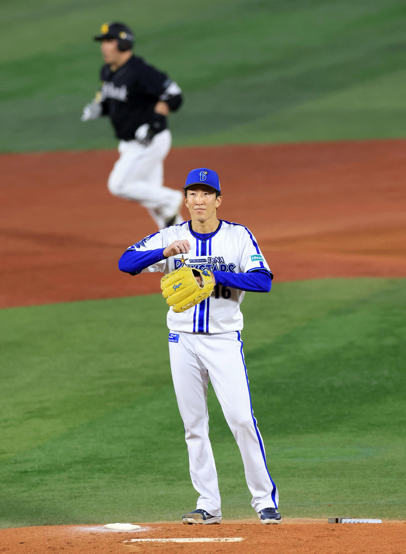 DeNA対ソフトバンク　1回表ソフトバンク2死一塁、山川に左越え2点本塁打を許し悔しそうな大貫（撮影・浅見桂子）