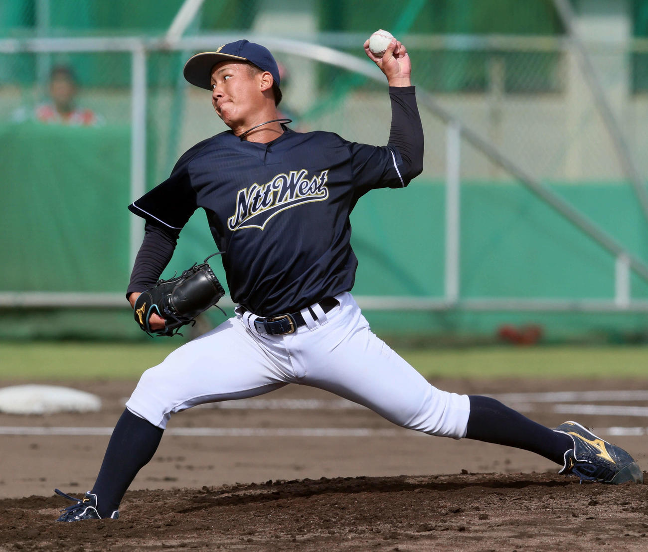 阪神ドラフト1位のNTT西日本伊原は三菱重工Eastとの練習試合の4回に登板し無失点に抑えた（撮影・加藤哉）