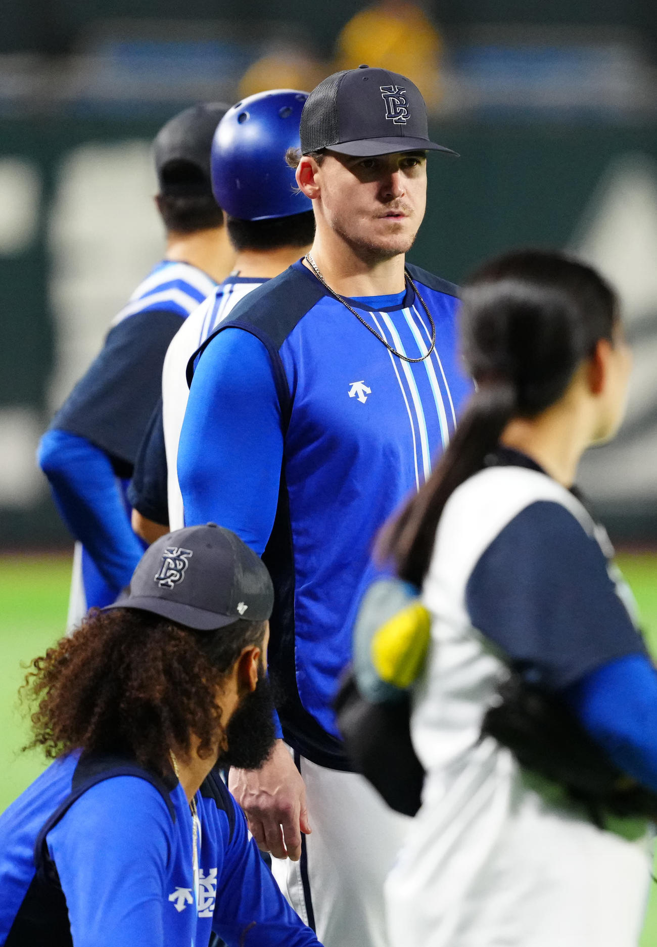 ソフトバンク対DeNA　試合前、グラウンドに姿を現したDeNAオースティン（撮影・江口和貴）