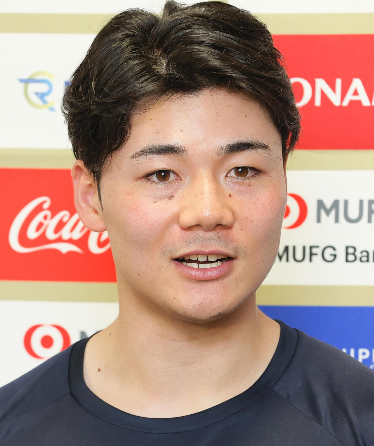 練習を終えインタビューする日本ハム清宮（撮影・上山淳一）