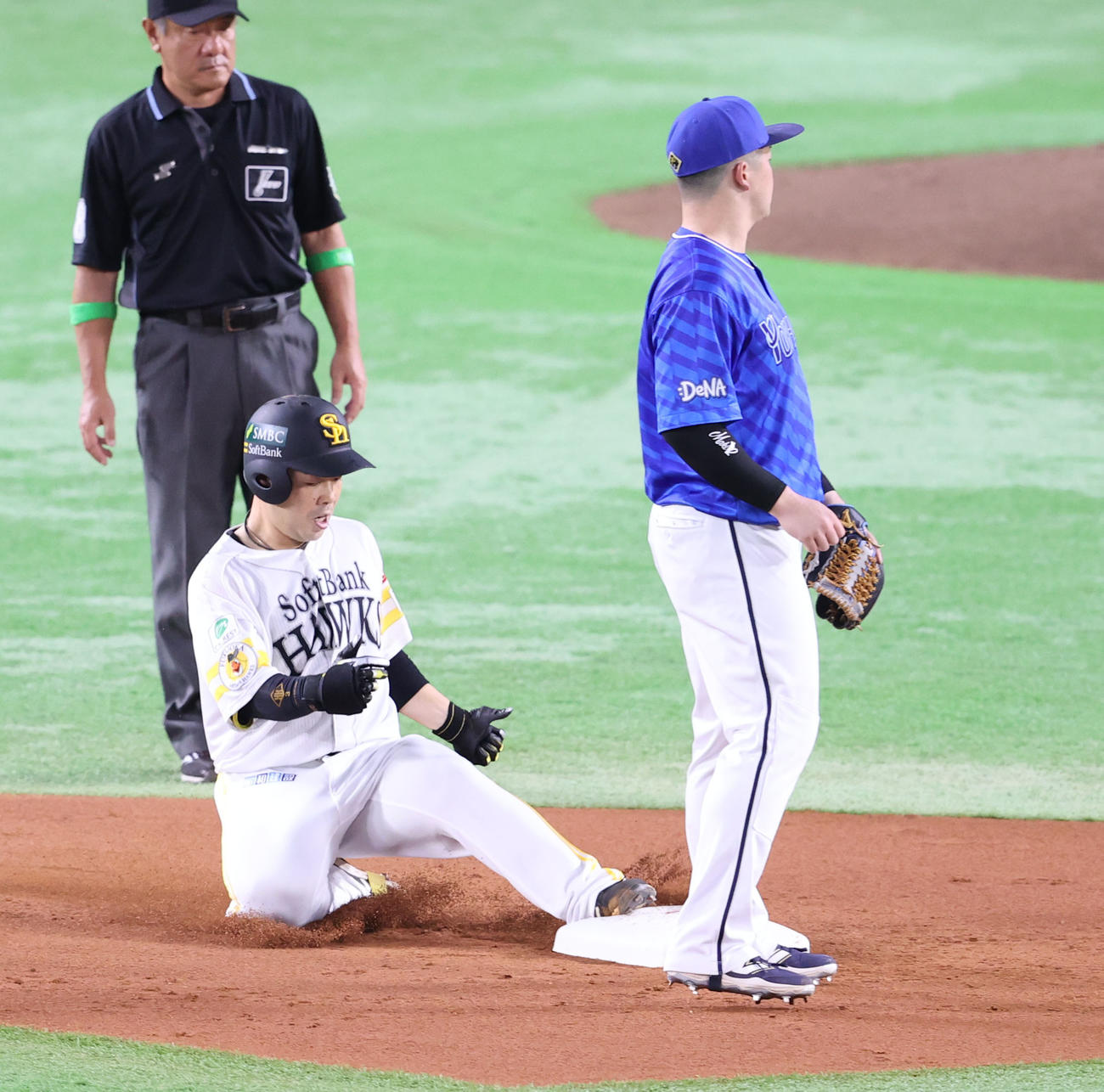 ソフトバンク対DeNA 1回裏ソフトバンク2死一、三塁、近藤は左前に同点適時二塁打打を放つ（撮影・梅根麻紀）