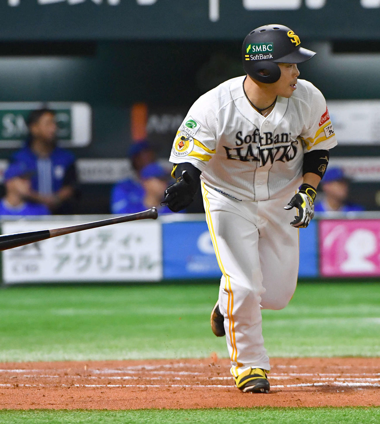 ソフトバンク対DeNA 1回裏ソフトバンク2死一、三塁、近藤は左中間へ同点適時二塁打を放つ（撮影・岩下翔太）
