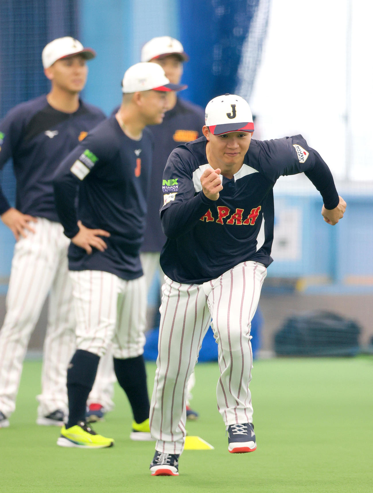 室内ダッシュする阪神森下（撮影・上山淳一）