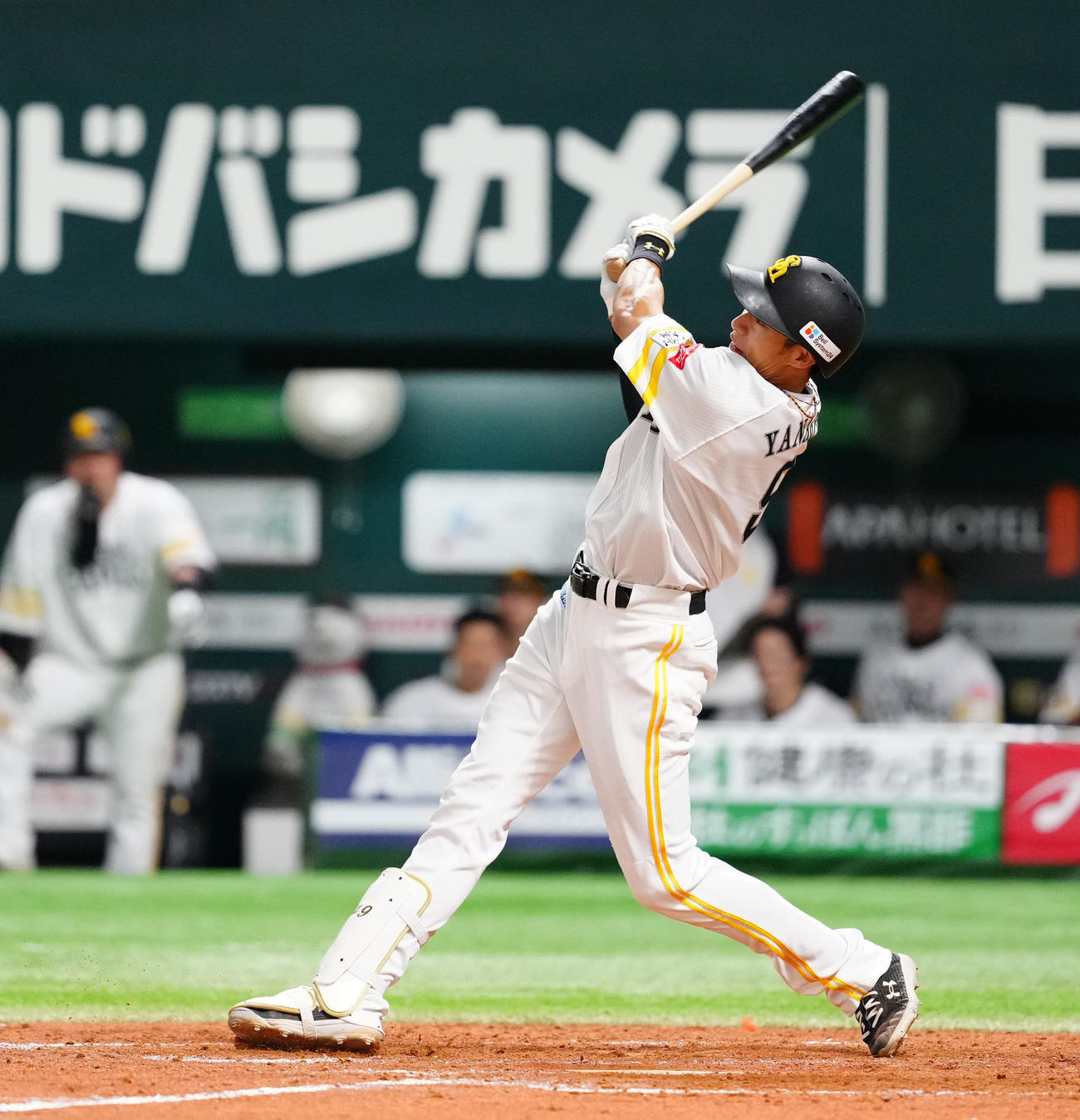 ソフトバンク対DeNA 5回裏ソフトバンク2死、右前打を放つ柳田（撮影・江口和貴）