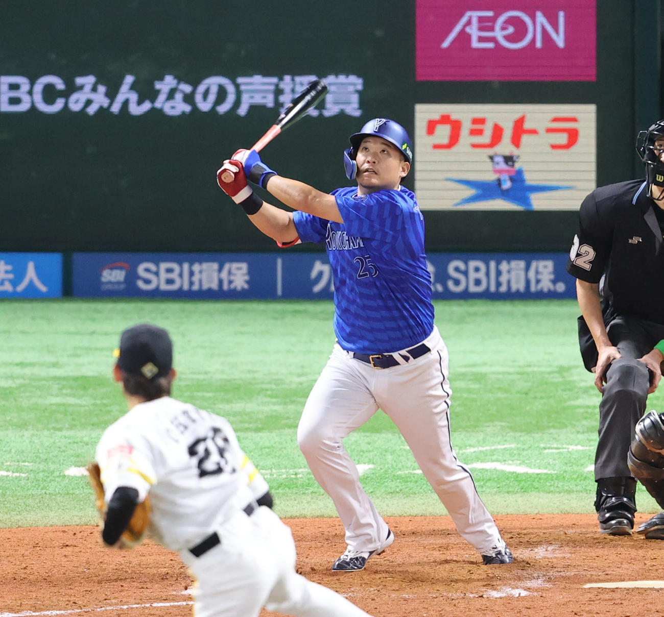 ソフトバンク対DeNA 5回表DeNA無死満塁、筒香嘉智は右犠飛を放つ（撮影・梅根麻紀）