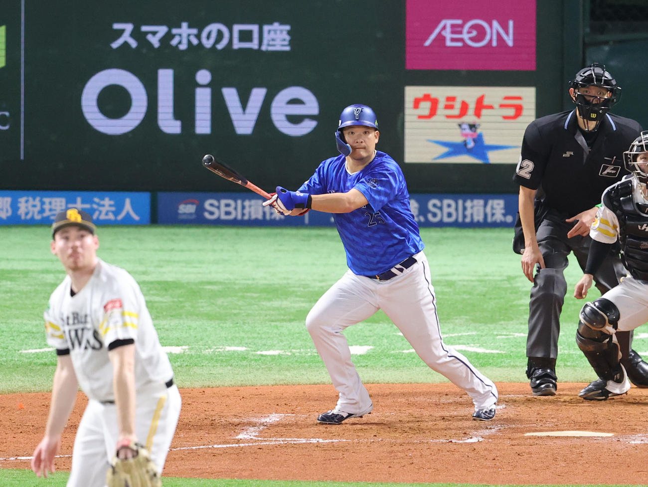 ソフトバンク対DeNA 4回表DeNA無死、筒香は中越え二塁打を放つ（撮影・梅根麻紀）