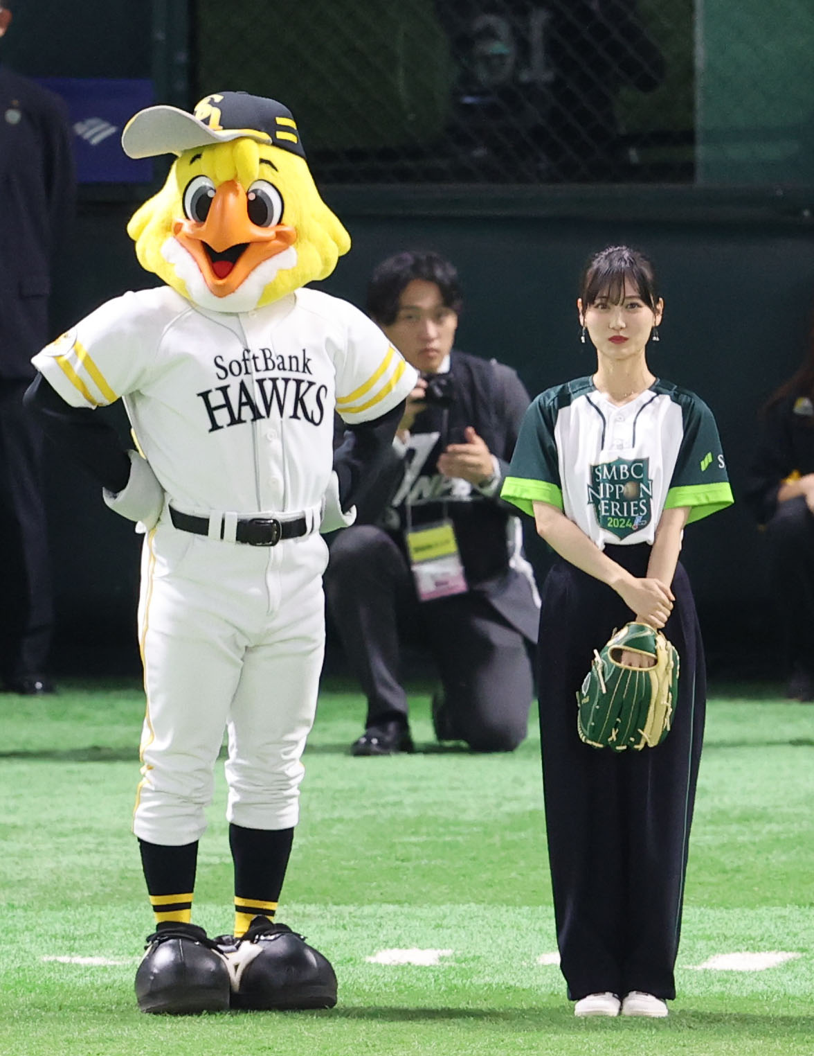 ソフトバンク対DeNA　始球式に登場した山下美月（撮影・梅根麻紀）