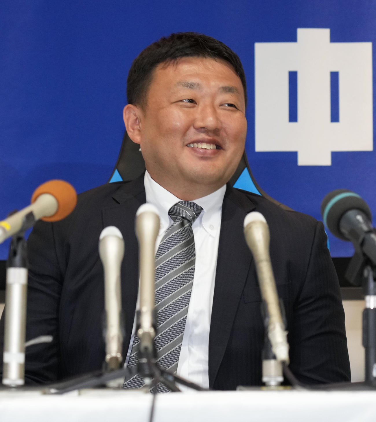 来季の中日育成コーチ就任が決まり会見する小林（撮影・森本幸一）