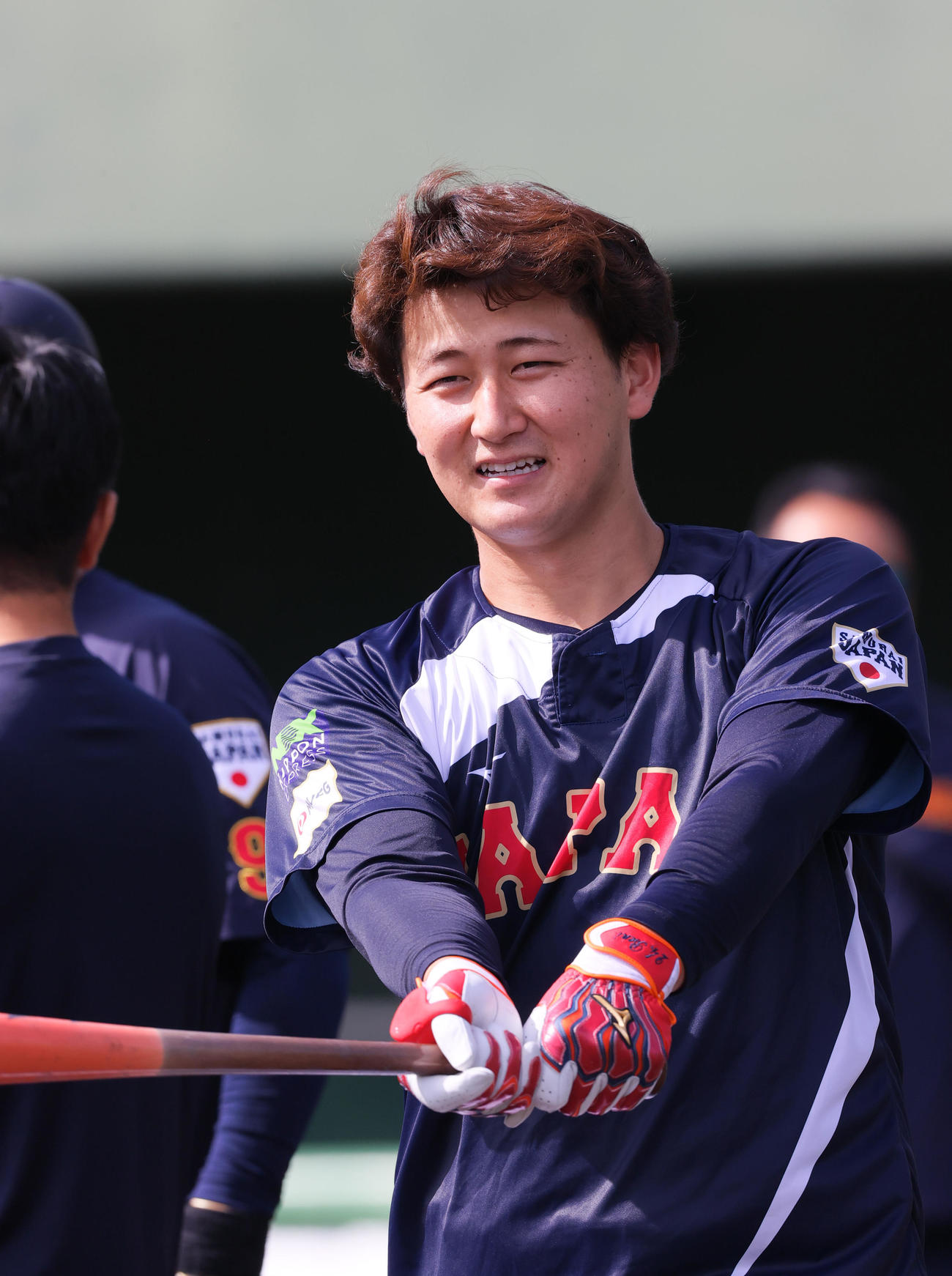 リラックスした表情を見せるオリックス紅林（撮影・上山淳一）