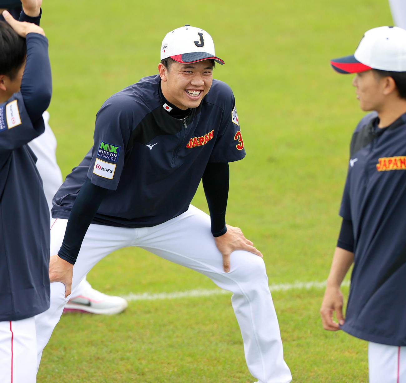 アップで笑顔を見せる阪神才木ら（撮影・上山淳一）