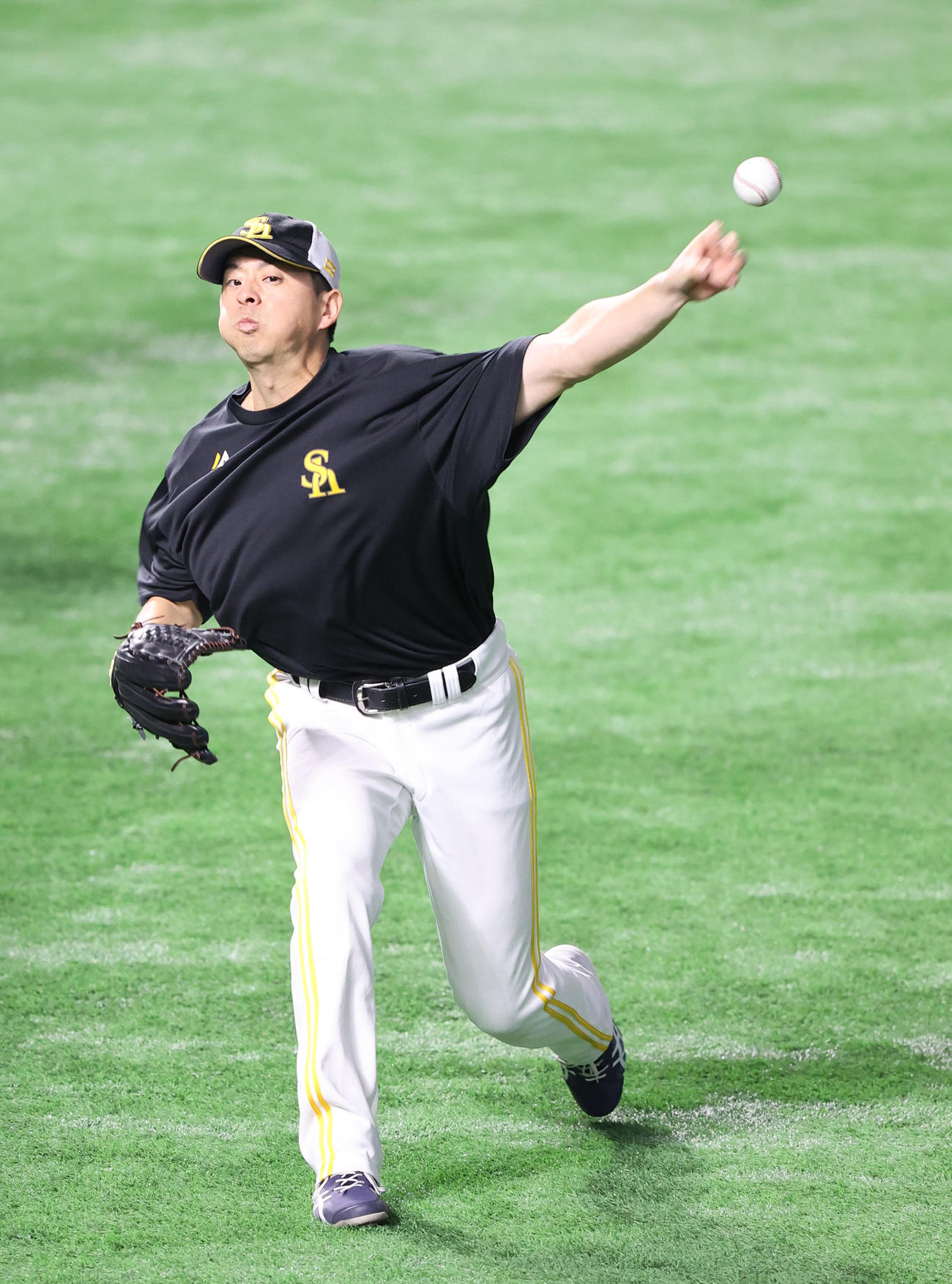 ソフトバンク対DeNA　キャッチボールで調整する大関（撮影・梅根麻紀）