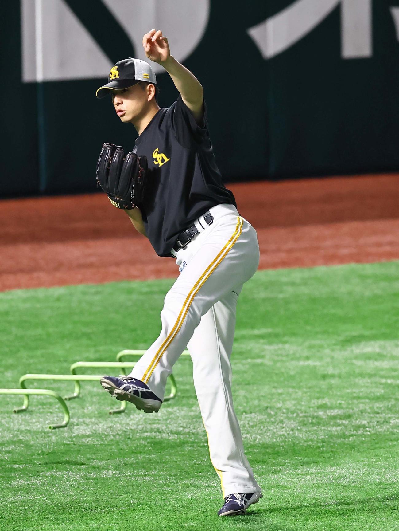 ソフトバンク対DeNA　キャッチボールをする大関（撮影・上田博志）