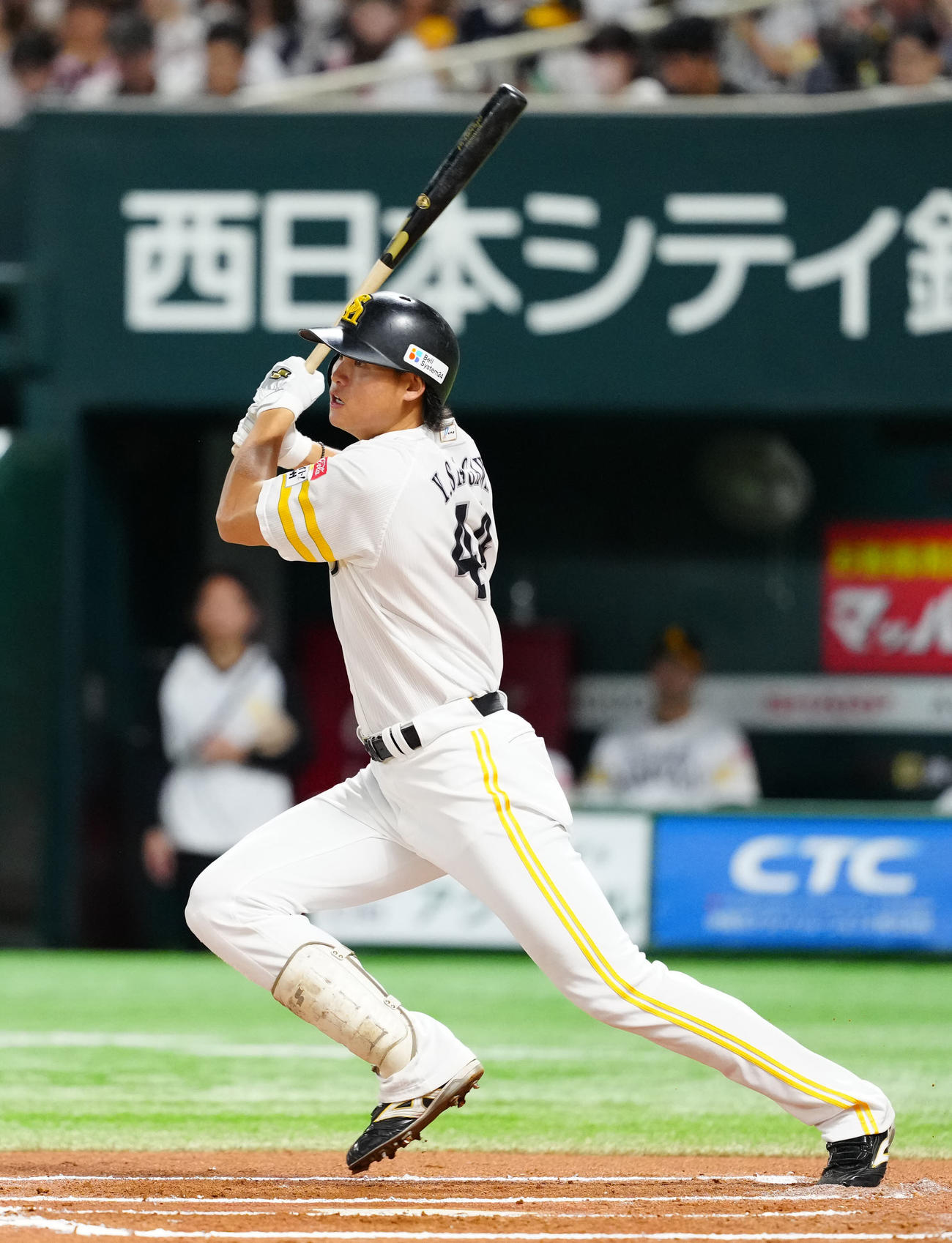 ソフトバンク対DeNA 6回裏ソフトバンク無死、左前打を放つ笹川（撮影・江口和貴）