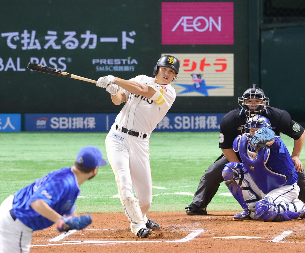 ソフトバンク対DeNA 6回裏ソフトバンク無死、笹川は左前安打を放つ（撮影・梅根麻紀）