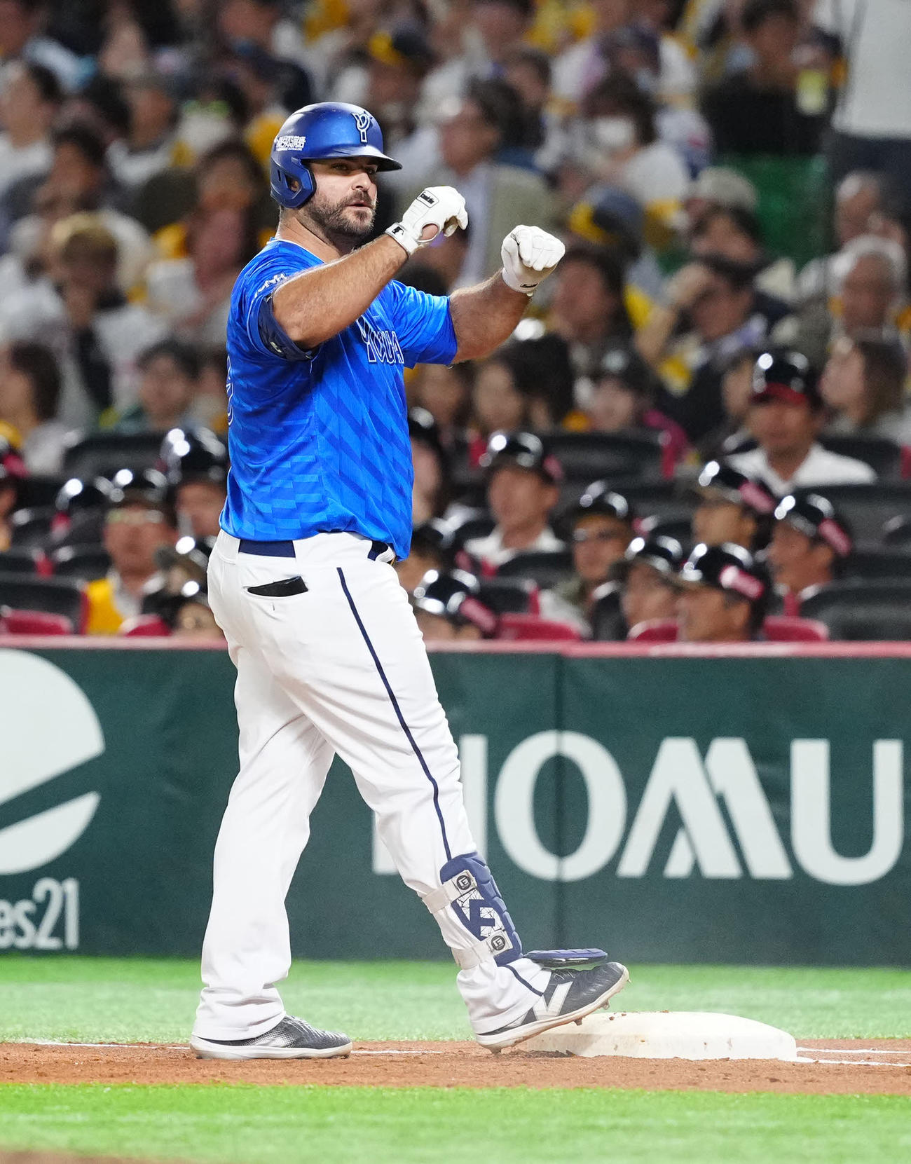 ソフトバンク対DeNA 3回表DeNA1死一塁、右前打を放ったフォード（撮影・江口和貴）
