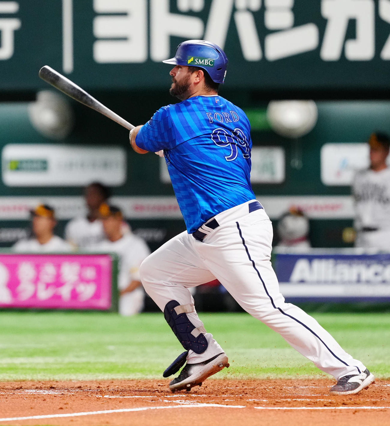 ソフトバンク対DeNA 3回表DeNA1死一塁、右前打を放つフォード（撮影・江口和貴）