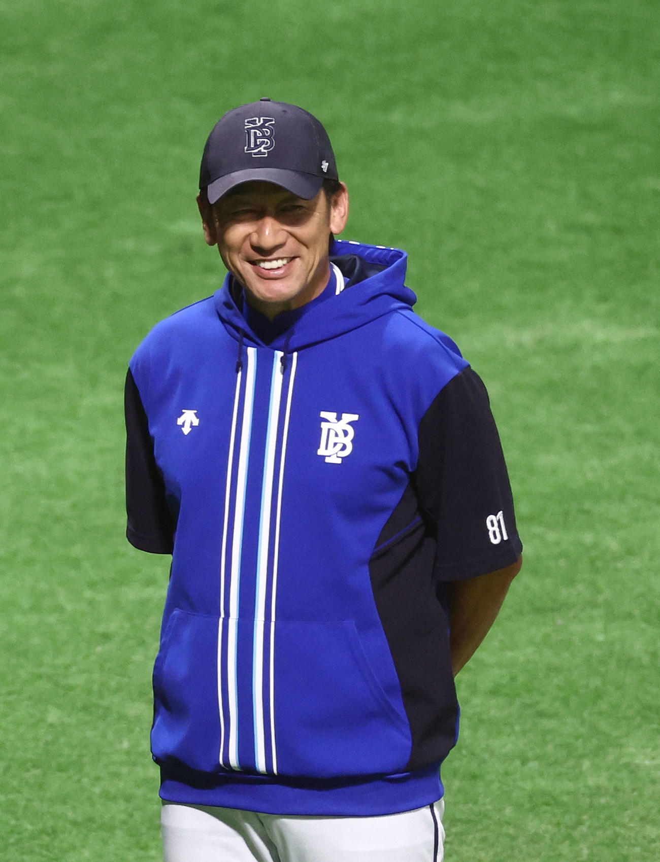 ソフトバンク対DeNA　試合前、笑顔を見せるDeNA三浦監督（撮影・河田真司）