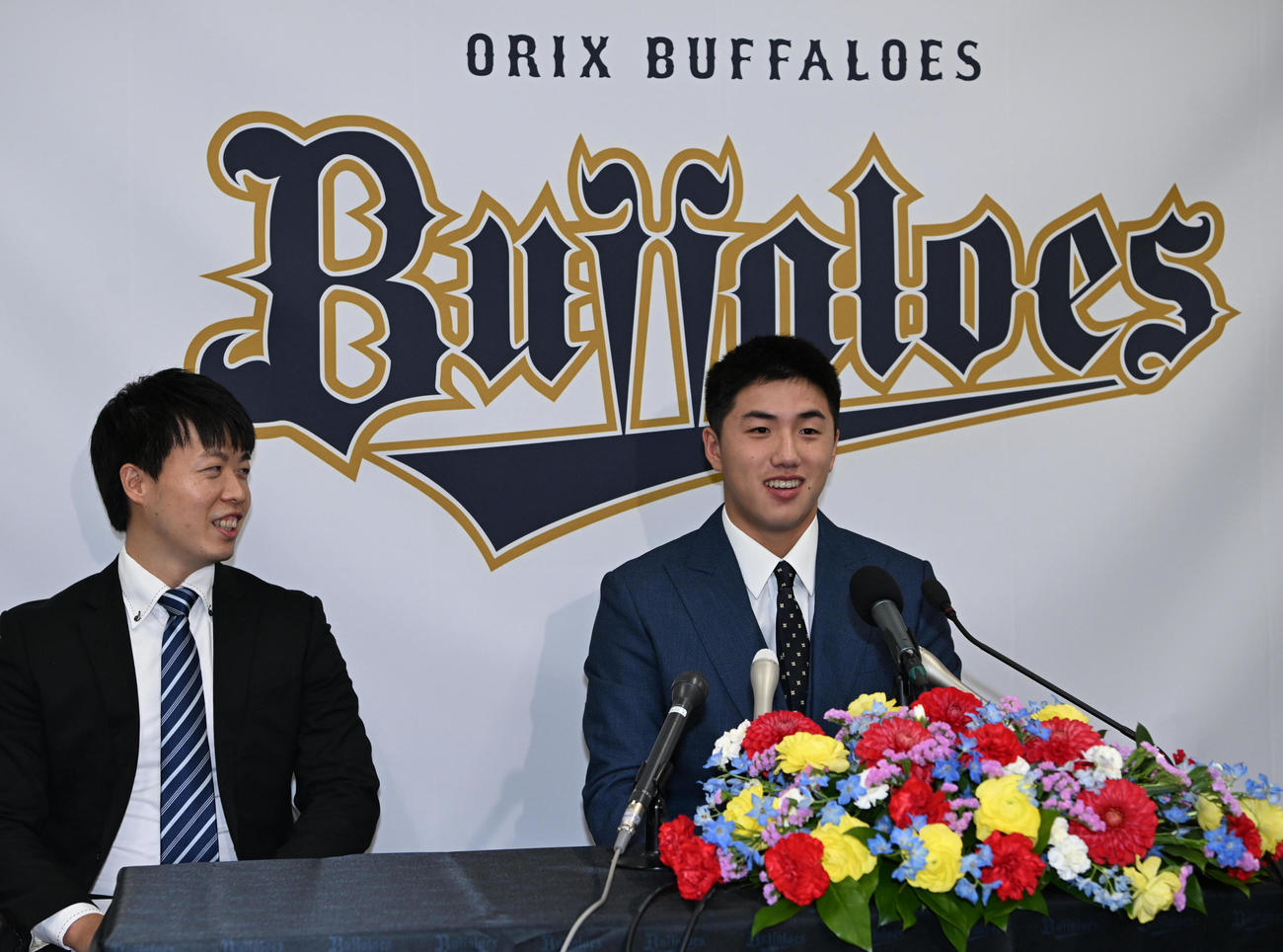 オリックスと契約し会見する陳睦衡（撮影・和賀正仁）